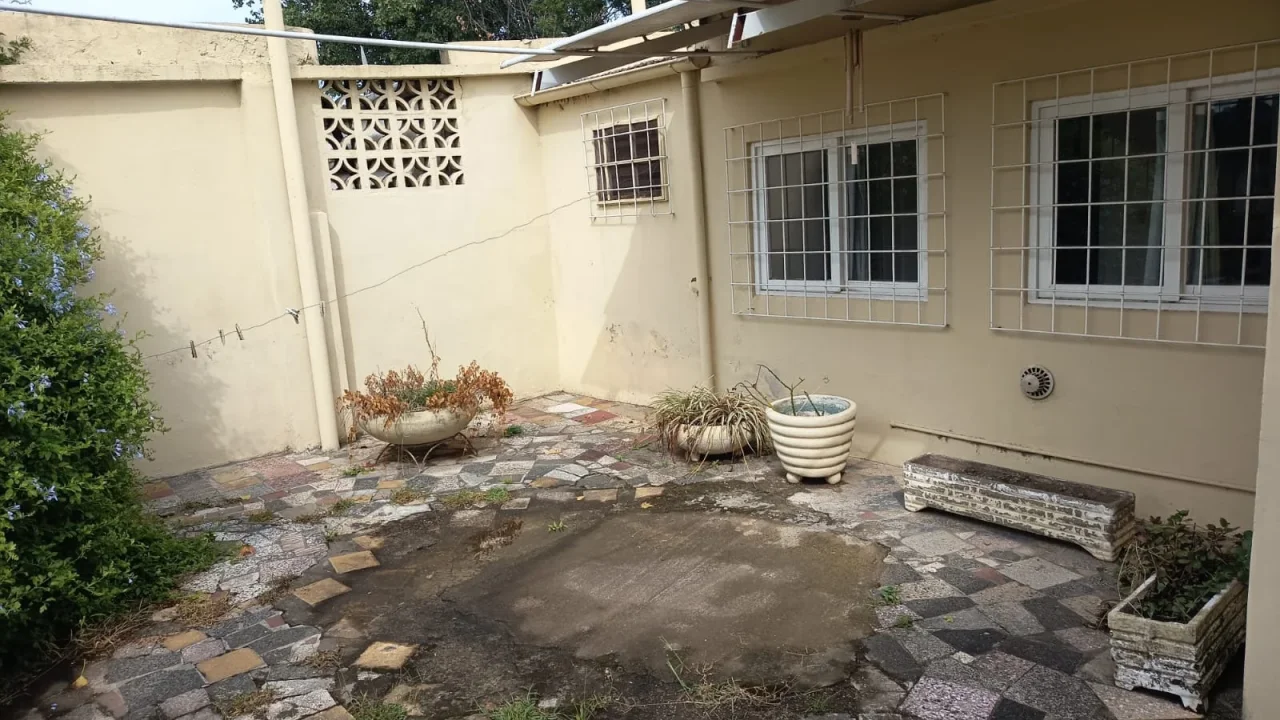 EN VENTA -Casa Ubicada Sobre Calle Balcarce N°535