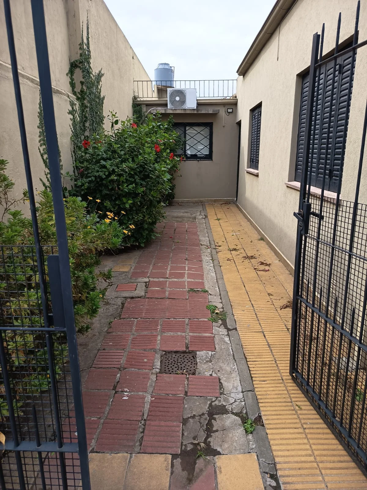 EN VENTA -Casa Ubicada Sobre Calle Balcarce N°535