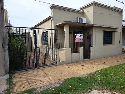 EN VENTA -Casa Ubicada Sobre Calle Balcarce N°535