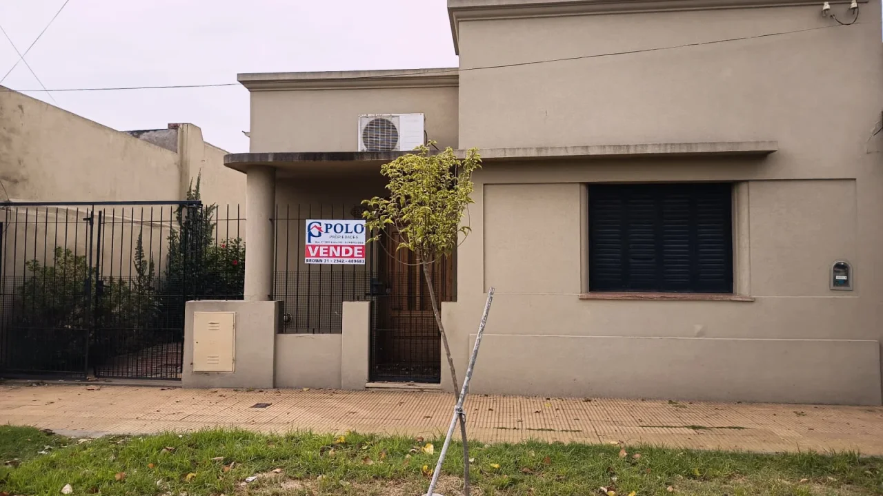EN VENTA -Casa Ubicada Sobre Calle Balcarce N°535