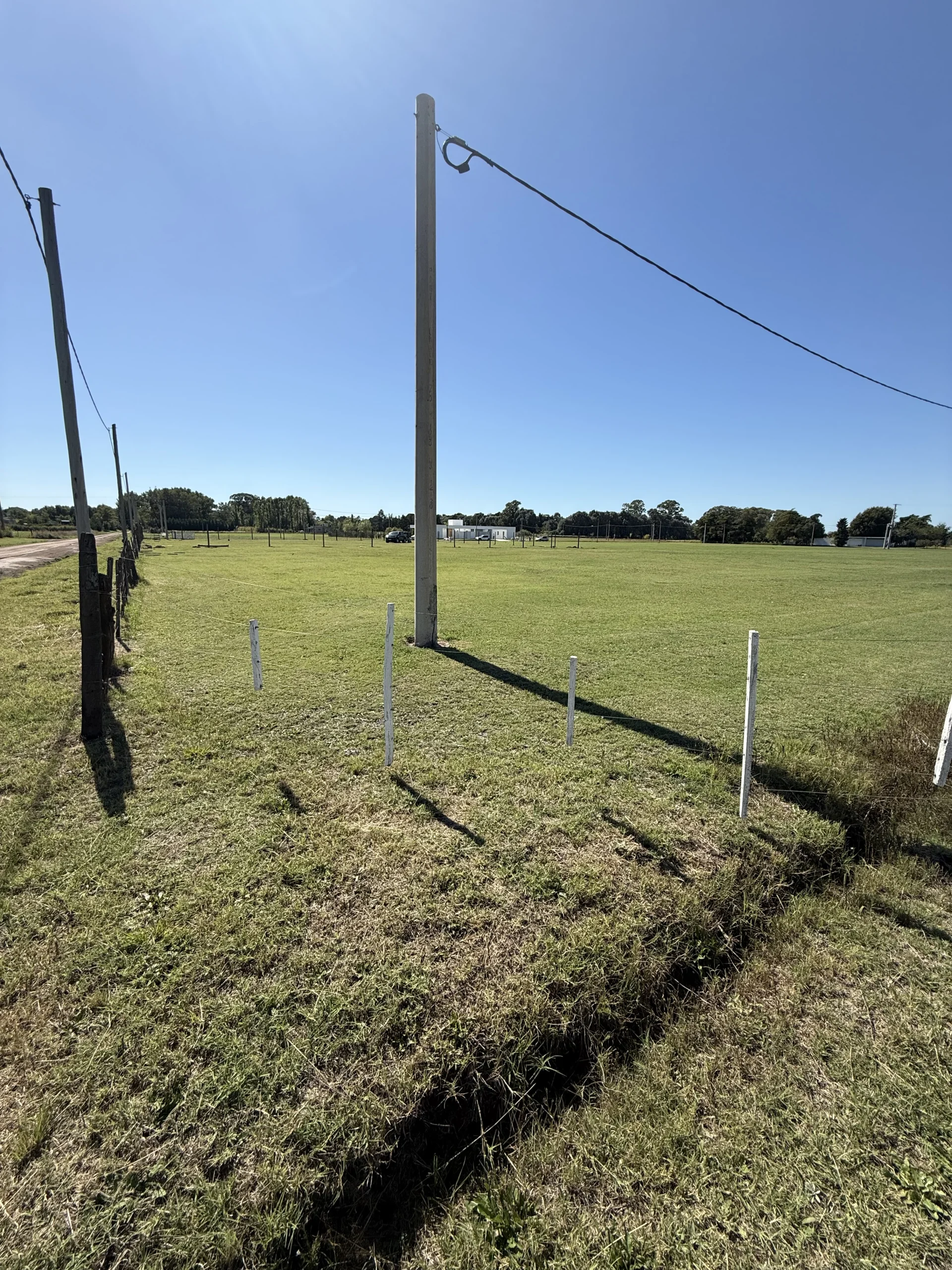 Lote amplio, Los Ceibos e/ Los Sauces y Aníbal Troilo