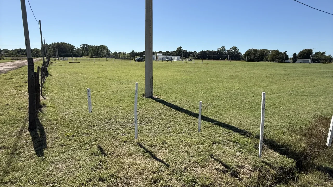 Lote amplio, Los Ceibos e/ Los Sauces y Aníbal Troilo