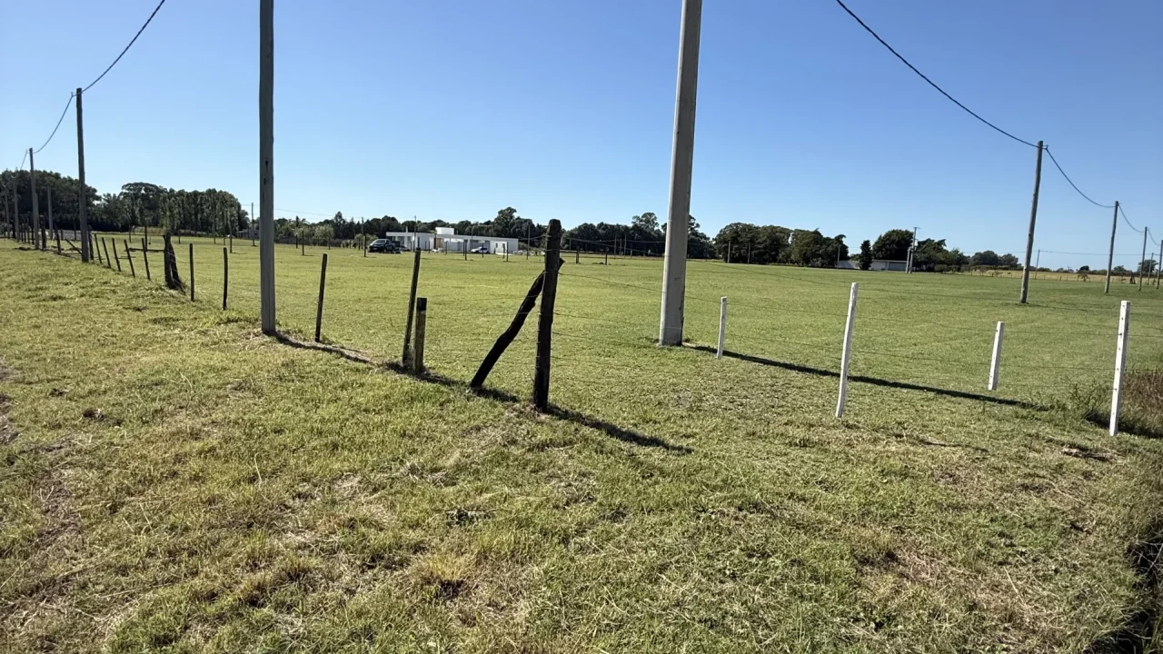 Lote amplio, Los Ceibos e/ Los Sauces y Aníbal Troilo