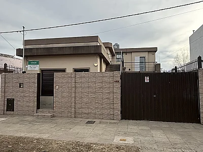 Casa en Roca 239 e/ Remedios de Escalada y San Martín