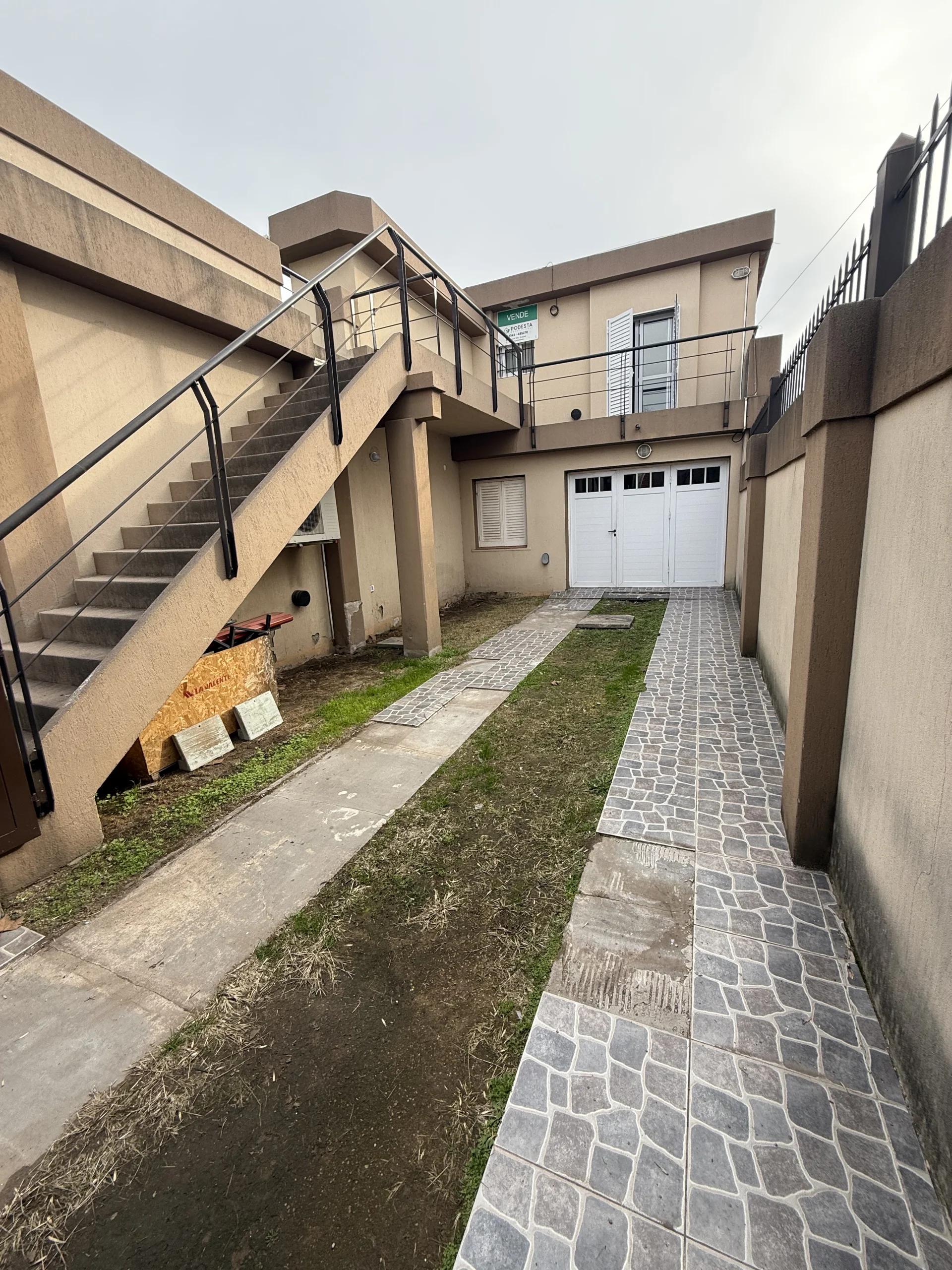 Casa en Roca 239 e/ Remedios de Escalada y San Martín