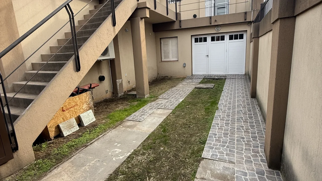 Casa en Roca 239 e/ Remedios de Escalada y San Martín