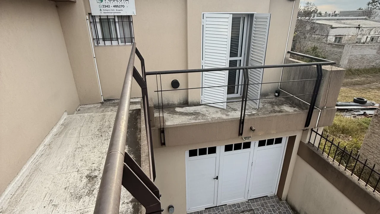 Casa en Roca 239 e/ Remedios de Escalada y San Martín