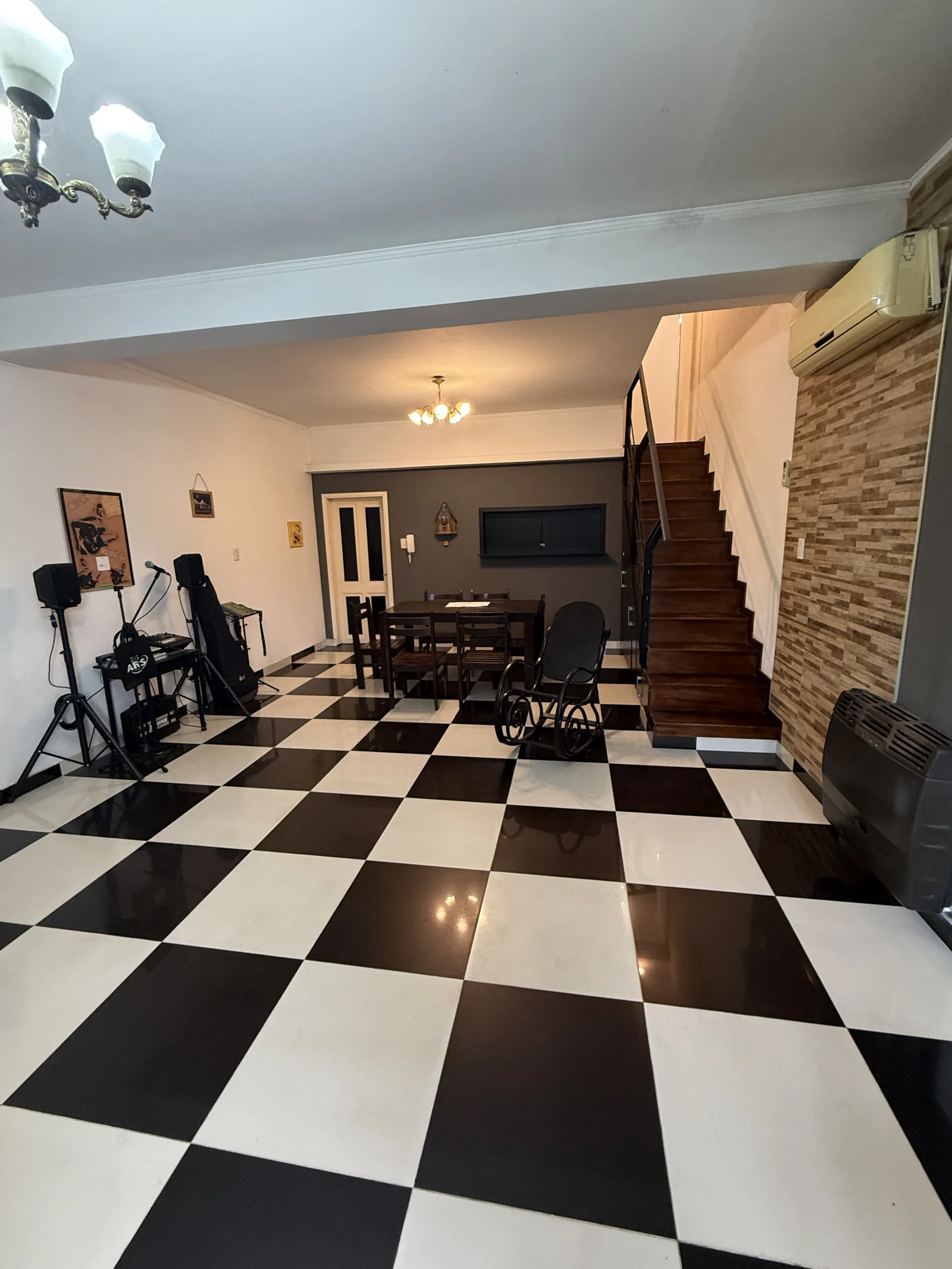 Casa en Roca 239 e/ Remedios de Escalada y San Martín