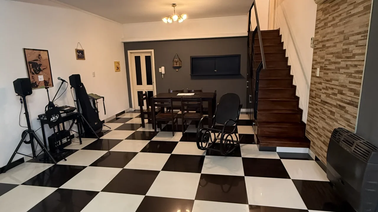 Casa en Roca 239 e/ Remedios de Escalada y San Martín