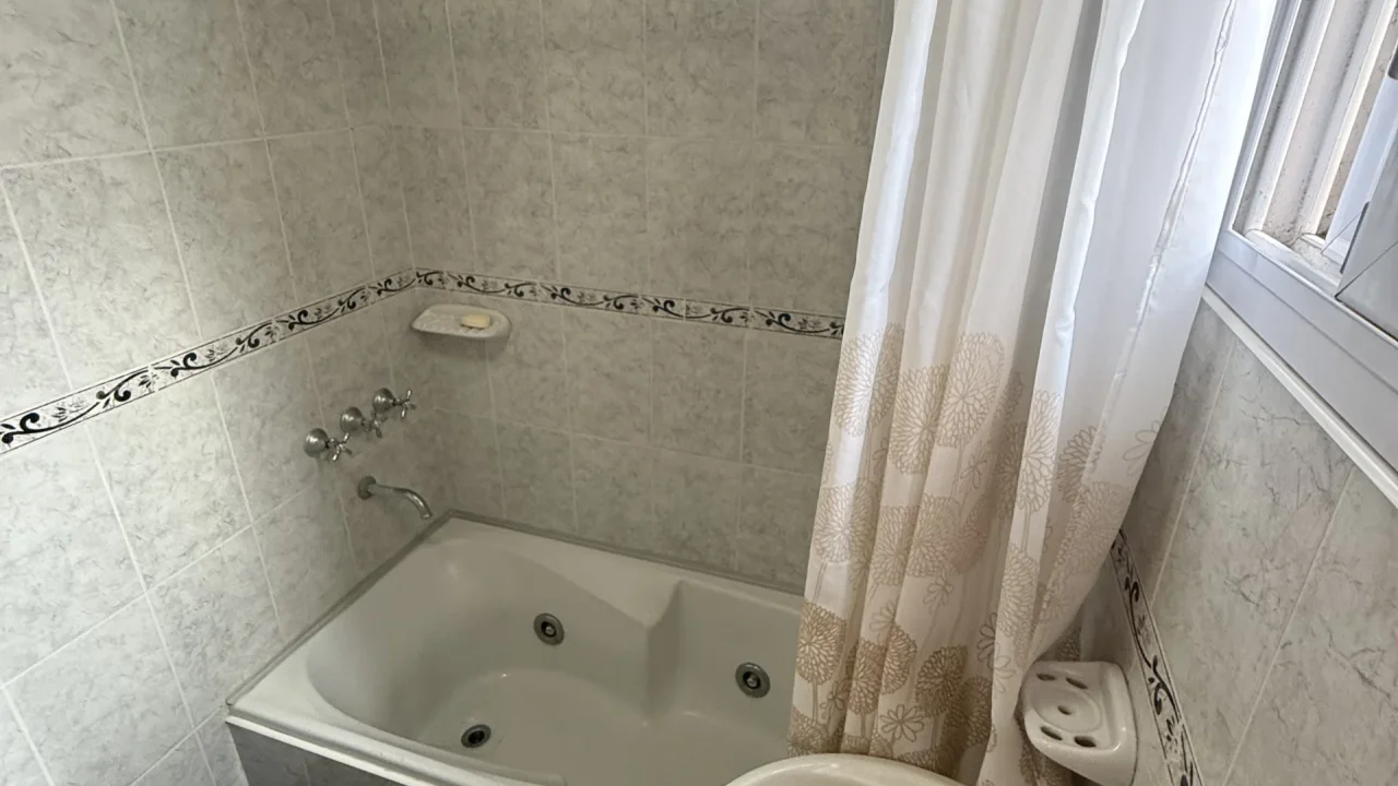 Casa en Roca 239 e/ Remedios de Escalada y San Martín