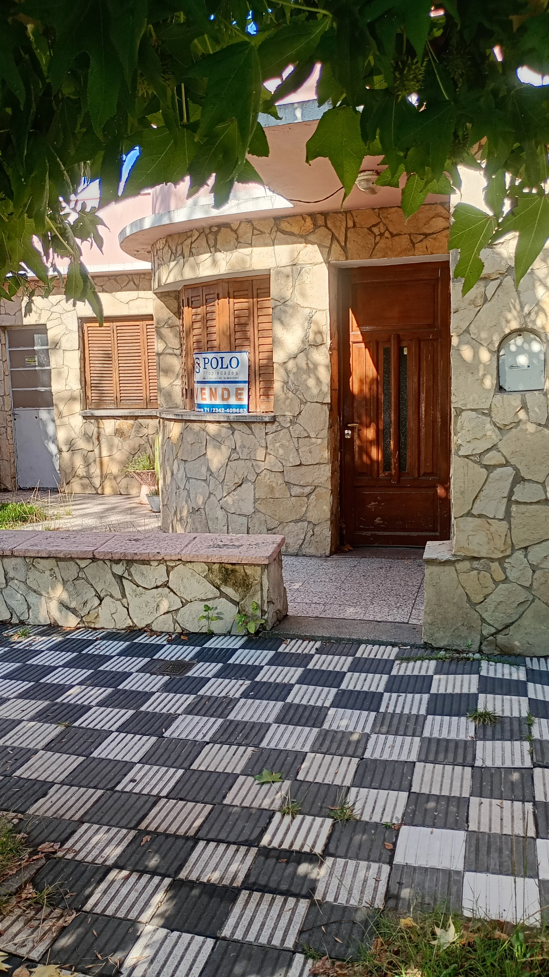 EN VENTA-CASA SOBRE CALLE QUIROGA