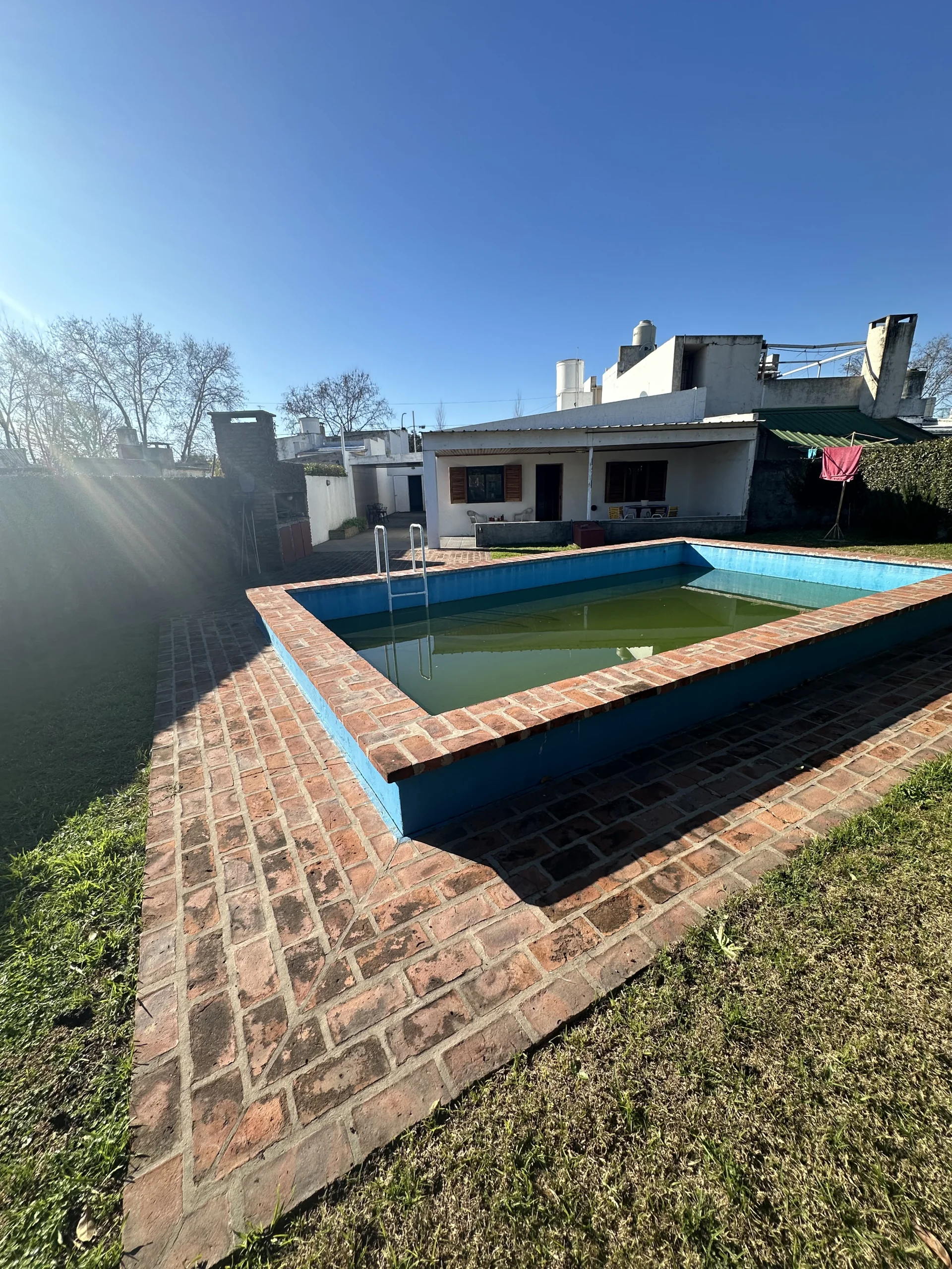Casa Santa María al 200 e/ Remedios de Escalada y San Martín