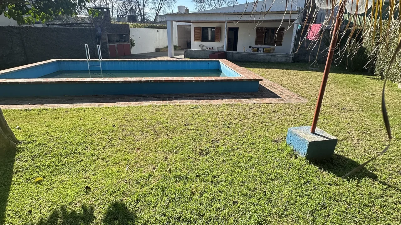 Casa Santa María al 200 e/ Remedios de Escalada y San Martín