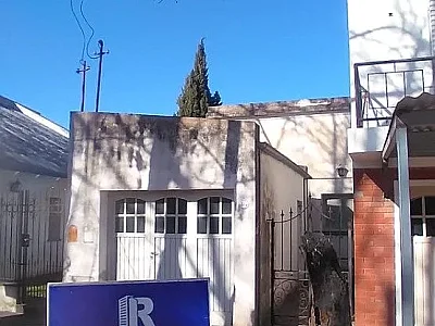 CASA EN VENTA BRANDSEN 392