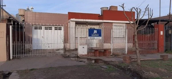 CASA EN VENTA EN SANTA ROSA AL 900