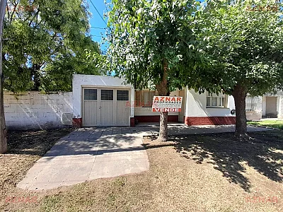 Casa con Galpón en calle Chivilcoy 77