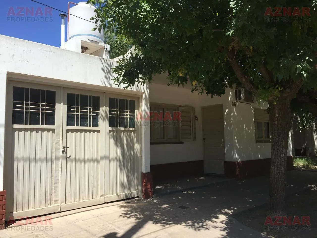 Casa con Galpón en calle Chivilcoy 77