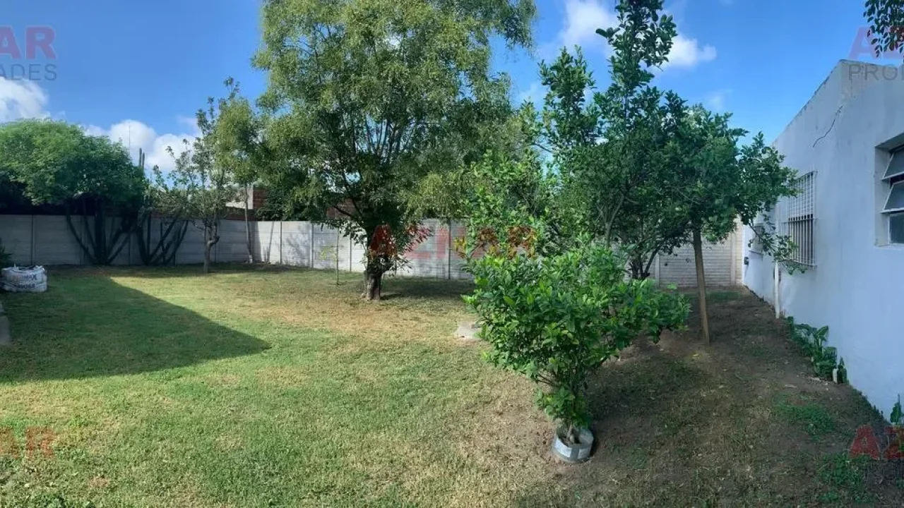 Casa con Galpón en calle Chivilcoy 77