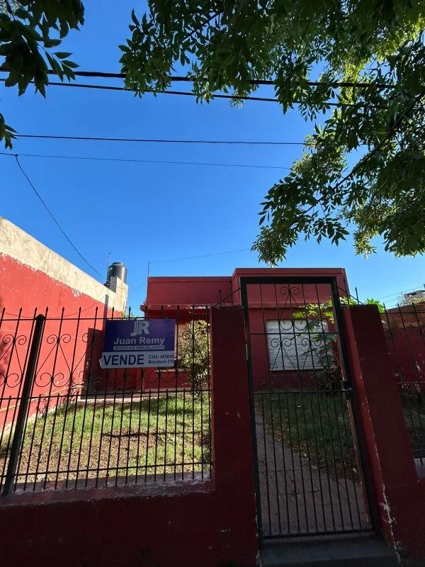 CASA EN VENTA EN 12 DE OCTUBRE AL 400