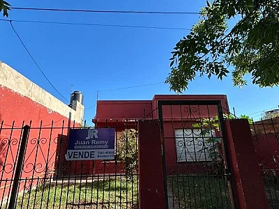 CASA EN VENTA EN 12 DE OCTUBRE AL 400