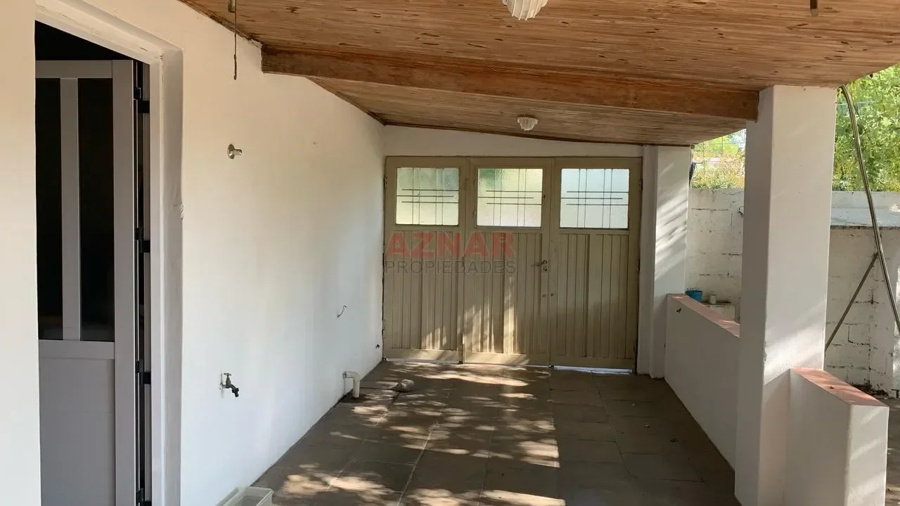 Casa con Galpón en calle Chivilcoy 77