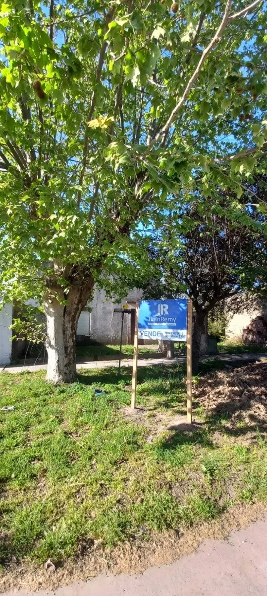 CASA EN VENTA 12 DE OCTUBRE AL 2400