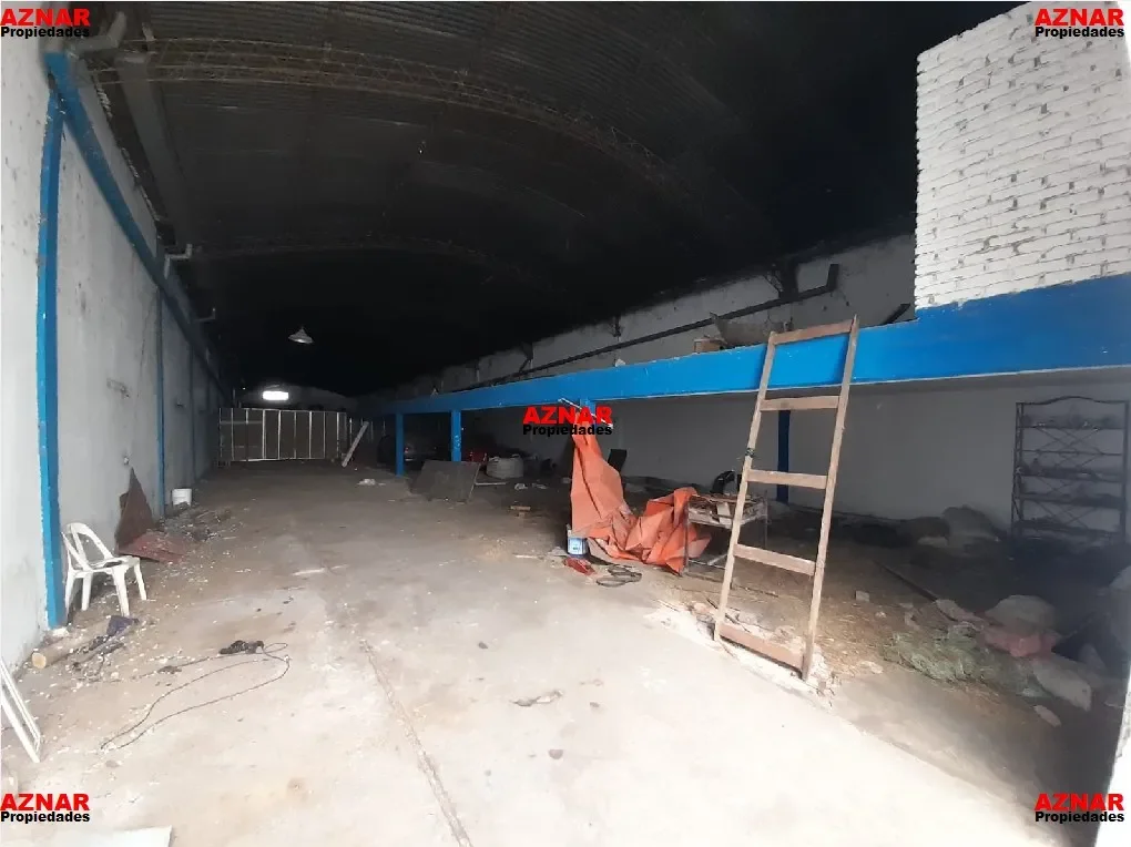 Importante Galpon con dependencias sobre calle Avellaneda 328 y salida por calle Coria - Chivilcoy