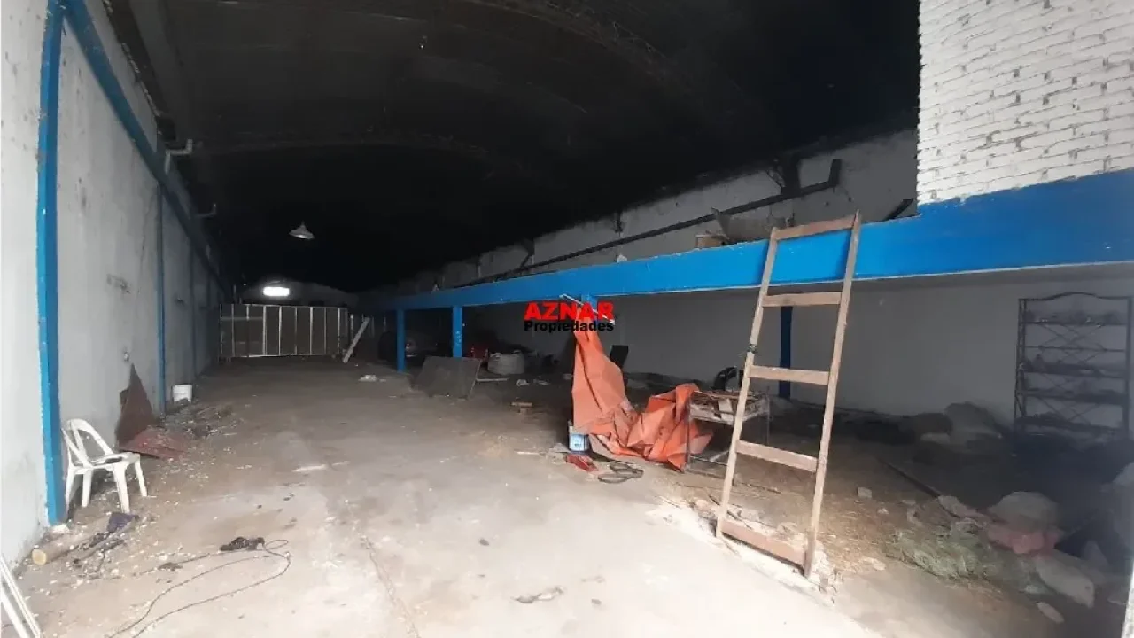 Importante Galpon con dependencias sobre calle Avellaneda 328 y salida por calle Coria - Chivilcoy