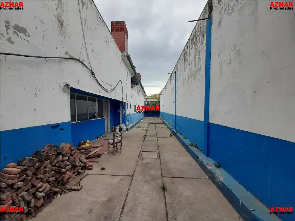 Importante Galpon con dependencias sobre calle Avellaneda 328 y salida por calle Coria - Chivilcoy