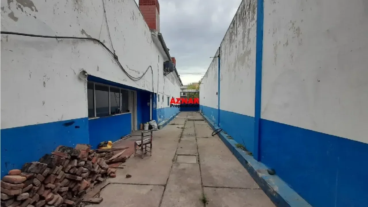Importante Galpon con dependencias sobre calle Avellaneda 328 y salida por calle Coria - Chivilcoy