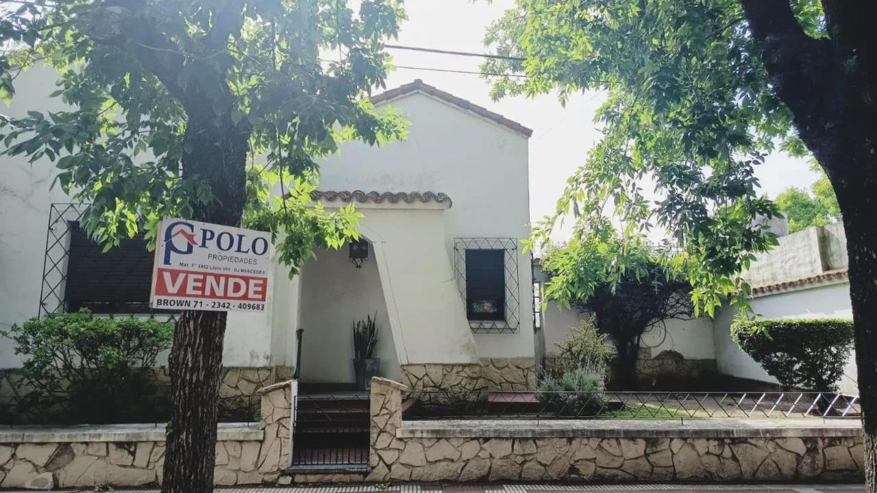 EN VENTA CASA UBICADA SOBRE CALLE ITALIA N°280