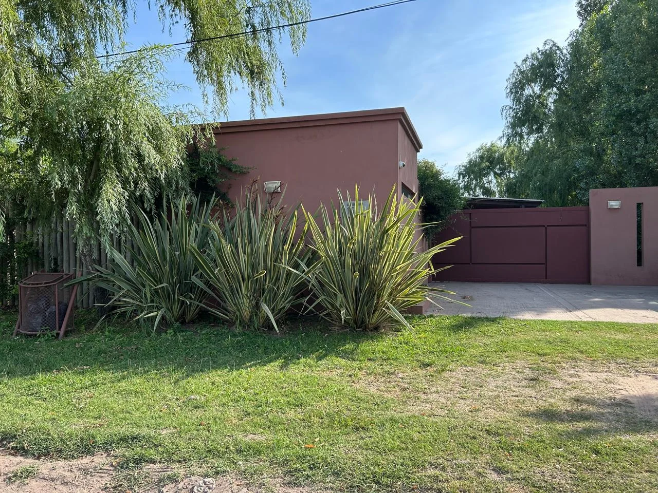 EN VENTA, CASA SOBRE CALLE LA CUMPARCITA N°1585