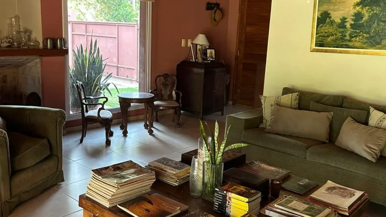 EN VENTA, CASA SOBRE CALLE LA CUMPARCITA N°1585