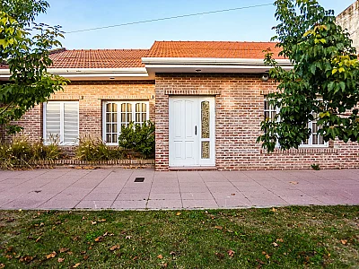 VENTA - CASA RIVADAVIA