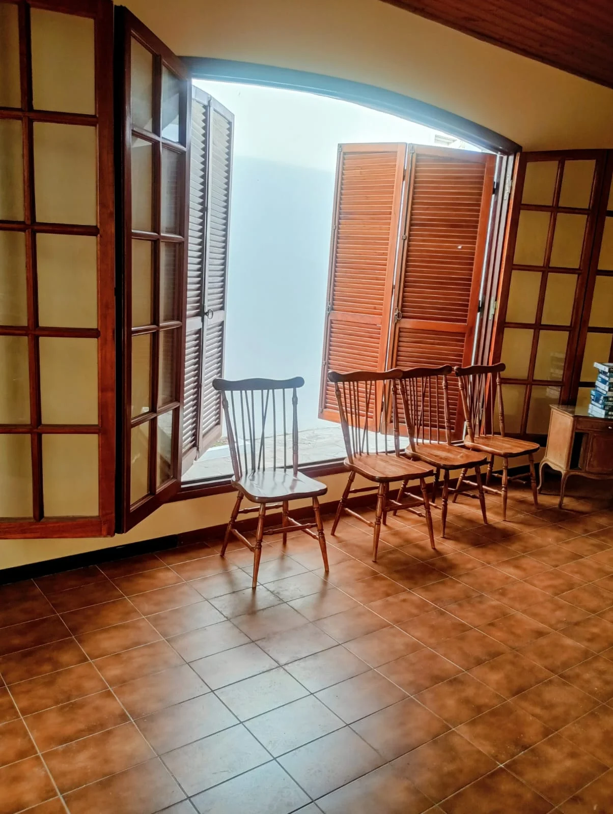 EN ALQUILER/ VENTA, CASA UBICADA SOBRE CALLE DEL BUSTO