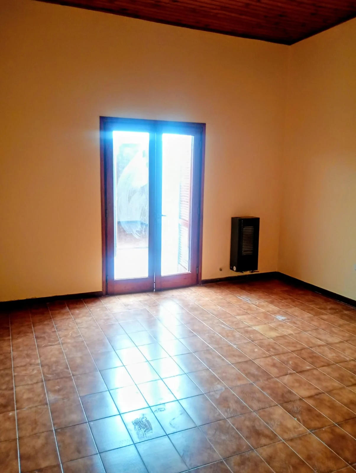 EN ALQUILER/ VENTA, CASA UBICADA SOBRE CALLE DEL BUSTO