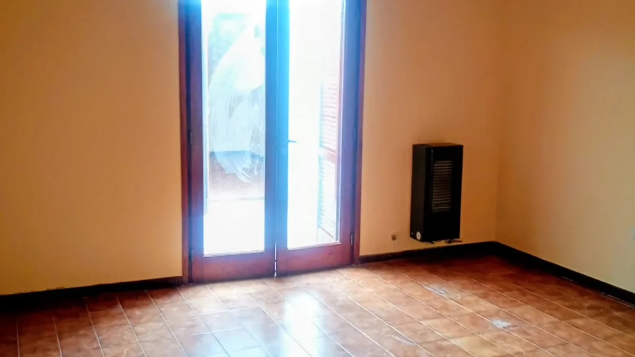 EN ALQUILER/ VENTA, CASA UBICADA SOBRE CALLE DEL BUSTO