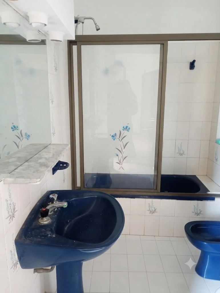 EN ALQUILER/ VENTA, CASA UBICADA SOBRE CALLE DEL BUSTO
