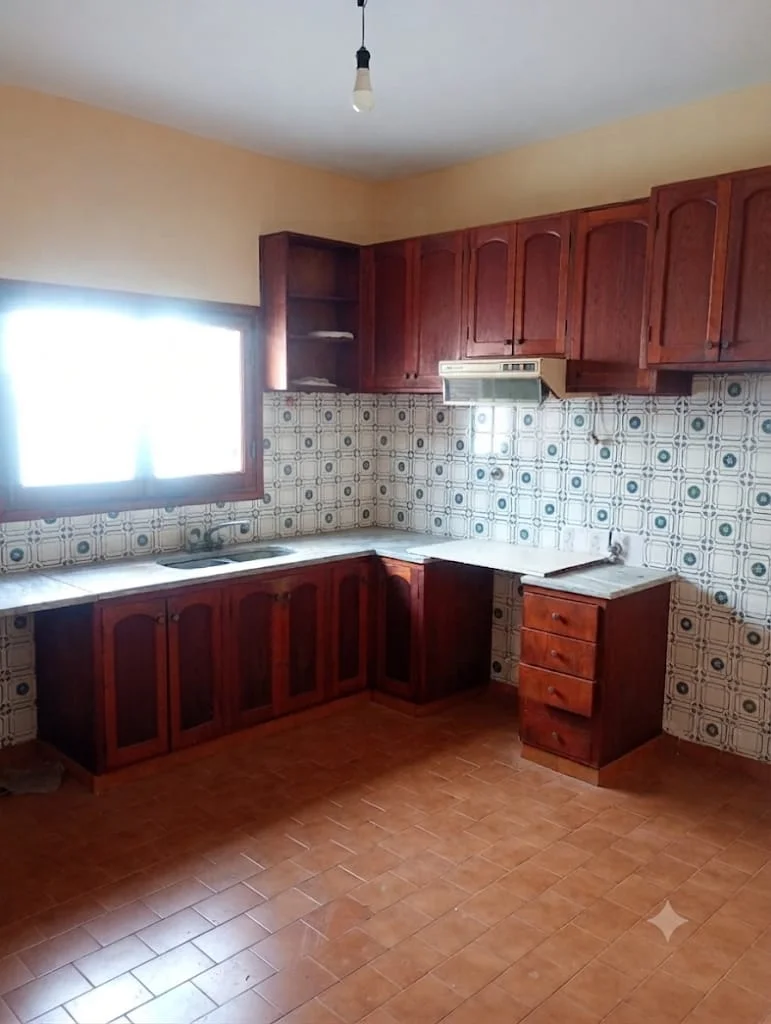 EN ALQUILER/ VENTA, CASA UBICADA SOBRE CALLE DEL BUSTO