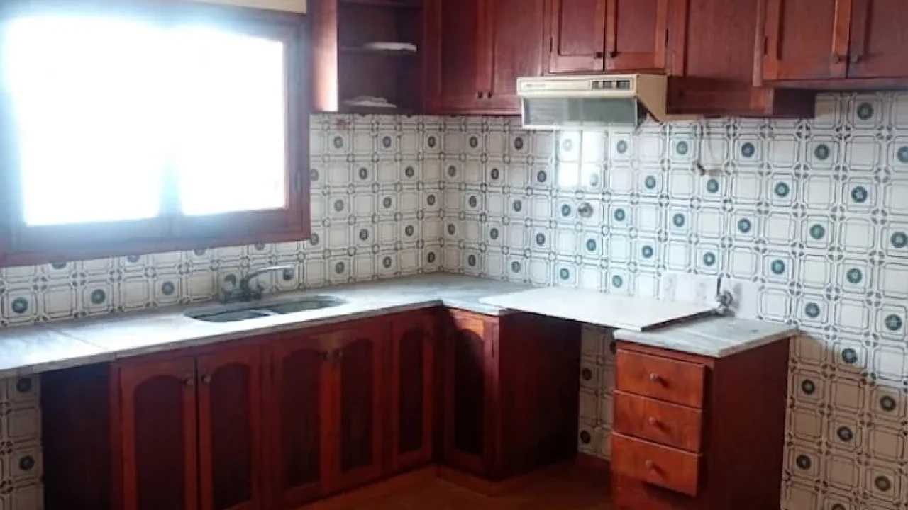 EN ALQUILER/ VENTA, CASA UBICADA SOBRE CALLE DEL BUSTO