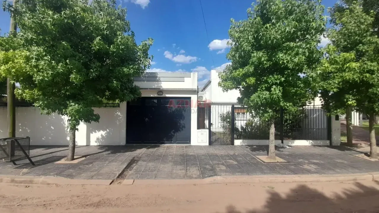Casa en venta en Quinquela Martin N° 260 - MECHITA
