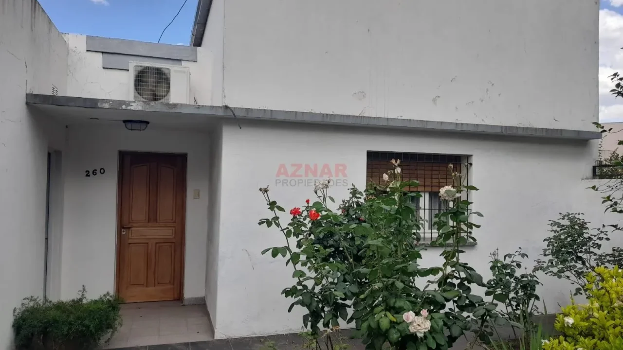 Casa en venta en Quinquela Martin N° 260 - MECHITA