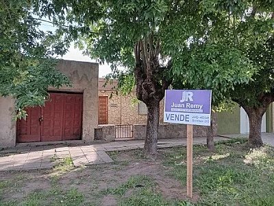 CASA EN VENTA EN MORENO AL 1900