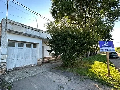 CASA EN VENTA EN GENERAL PAZ AL 600