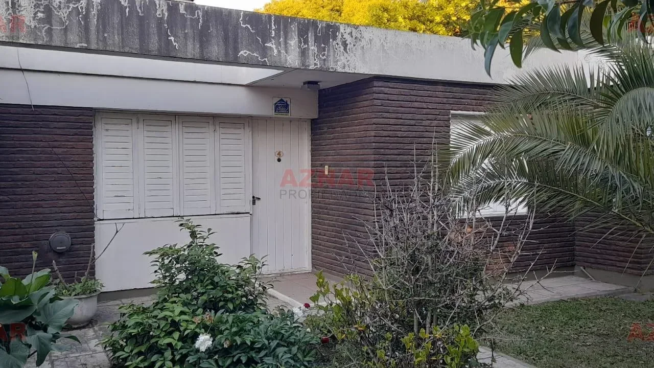 Casa en venta en Elizondo esq. Curiale (B. Coll casa 4)