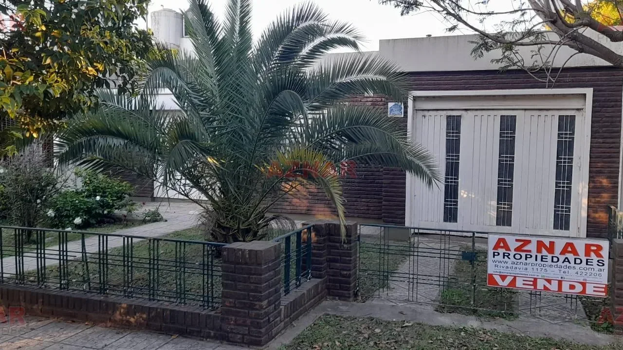 Casa en venta en Elizondo esq. Curiale (B. Coll casa 4)
