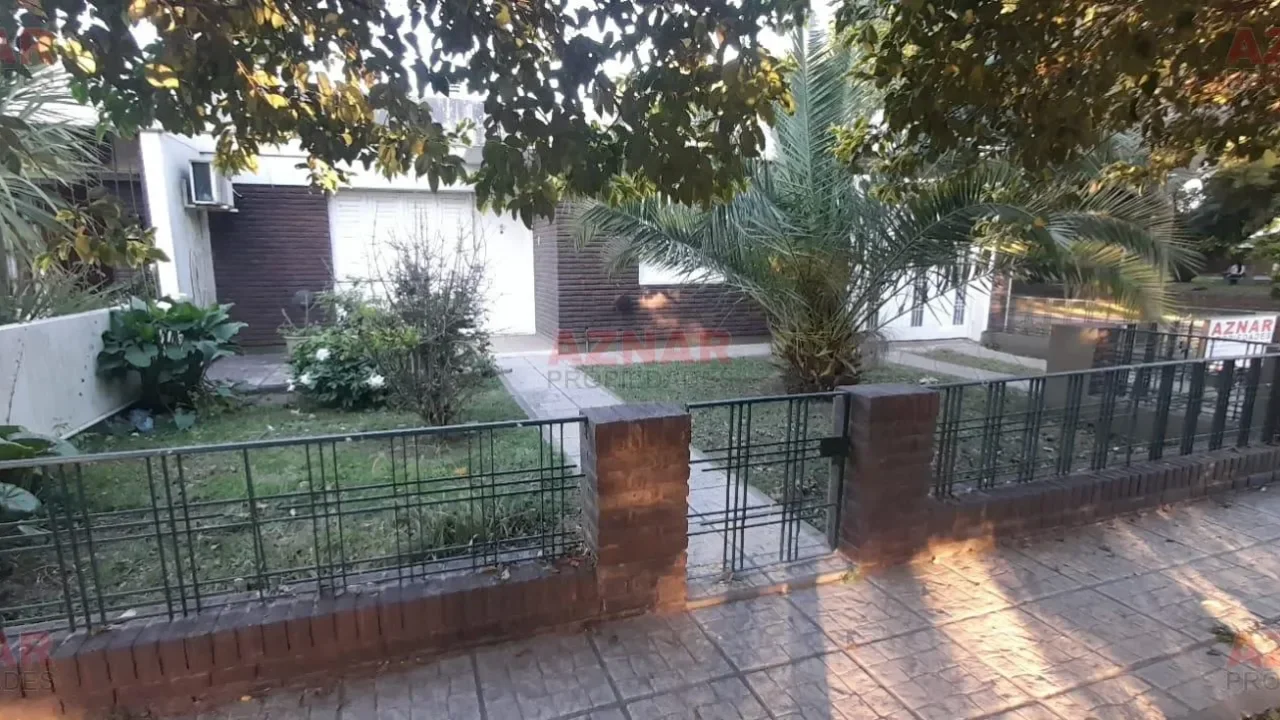 Casa en venta en Elizondo esq. Curiale (B. Coll casa 4)