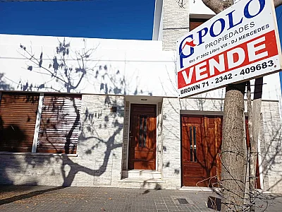EN VENTA, CASA SOBRE CALLE DEL BUSTO N°1753