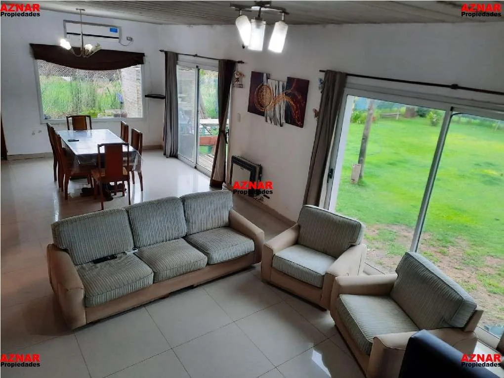 Casa en venta en Pellegrini N° 3115  e/ Curiale y Gelsomino