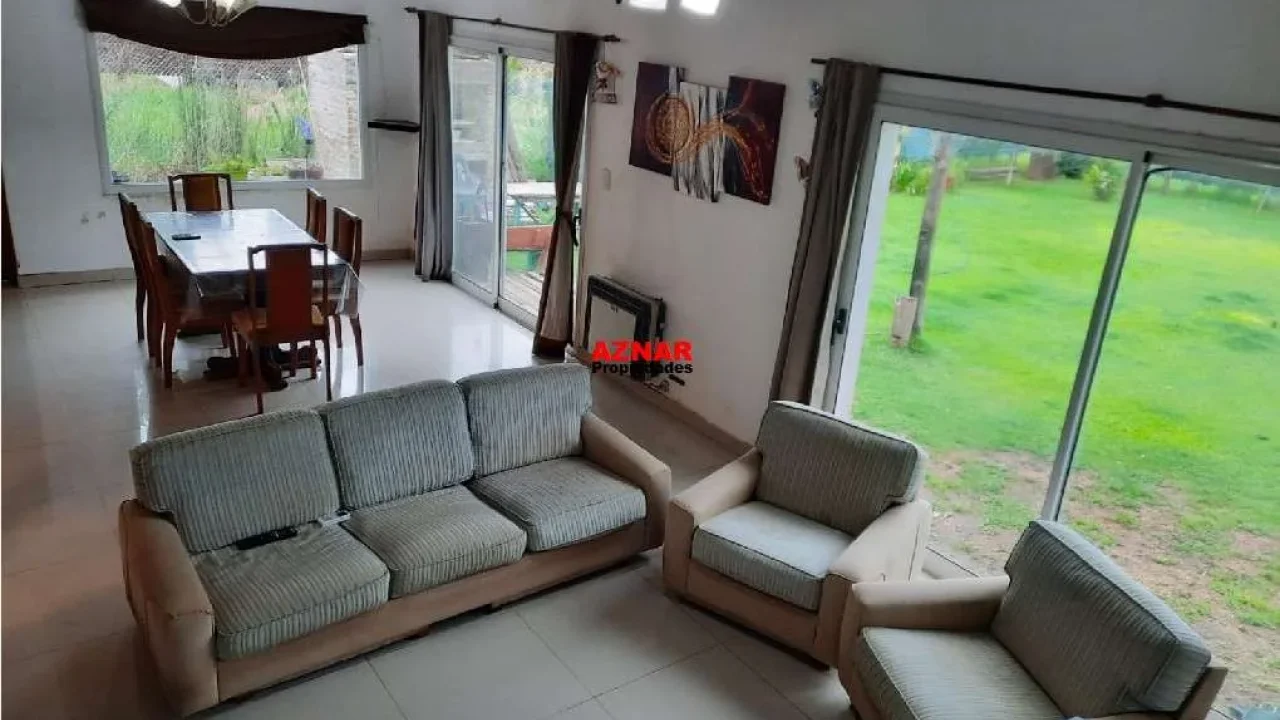 Casa en venta en Pellegrini N° 3115  e/ Curiale y Gelsomino